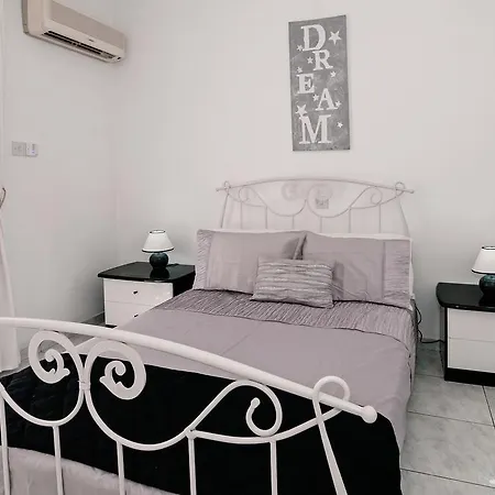 Sue's Paphos