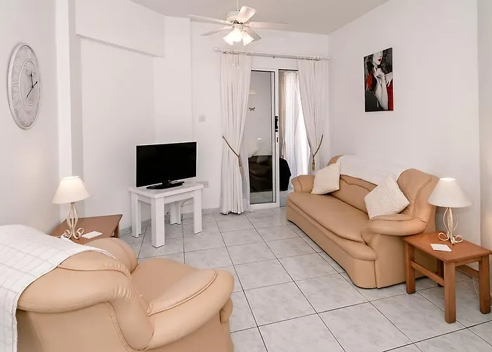 아파트 Sue's 파포스